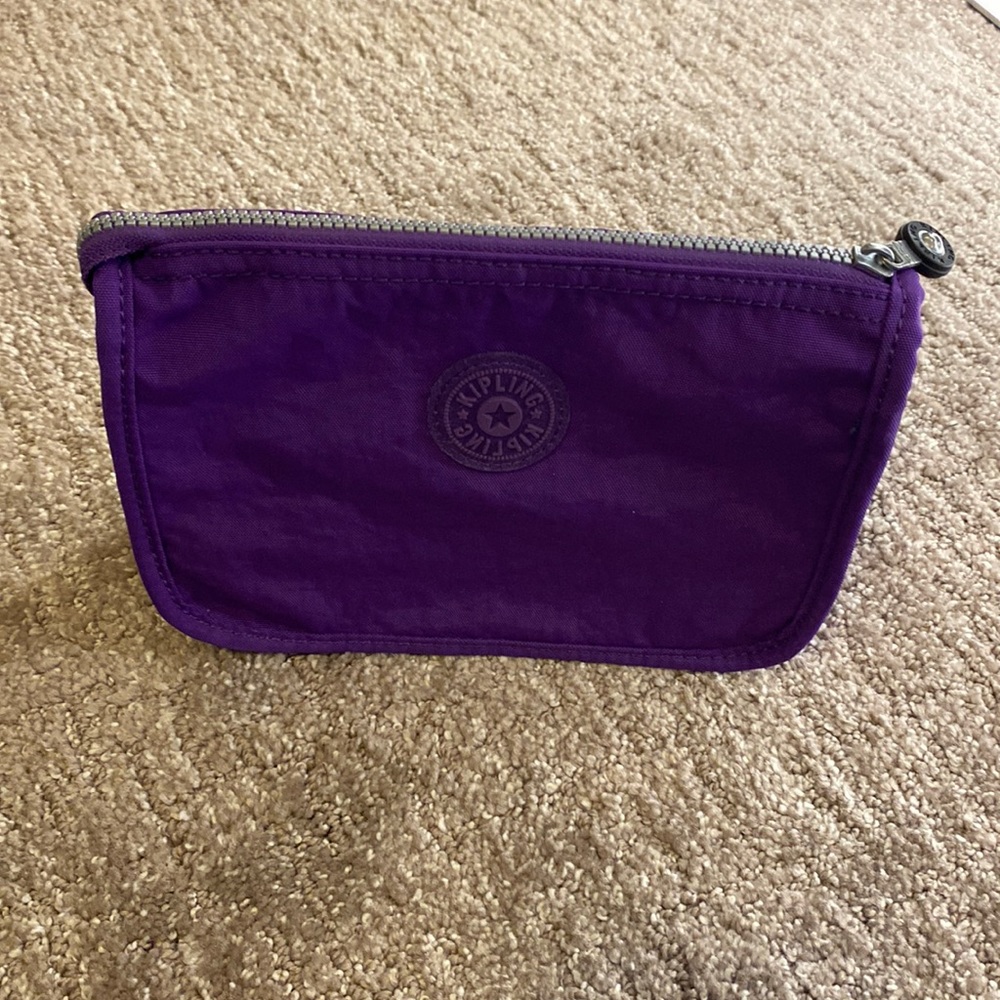 Kipling pouch
